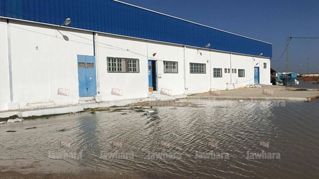 Les eaux de pluie envahissent la zone industrielle de Sidi El Hani