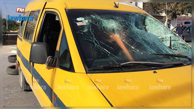 Sousse : Une voiture de transport en commun percute un père et son bébé