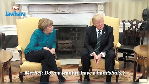 Donald Trump refuse de serrer la main d'Angela Merkel