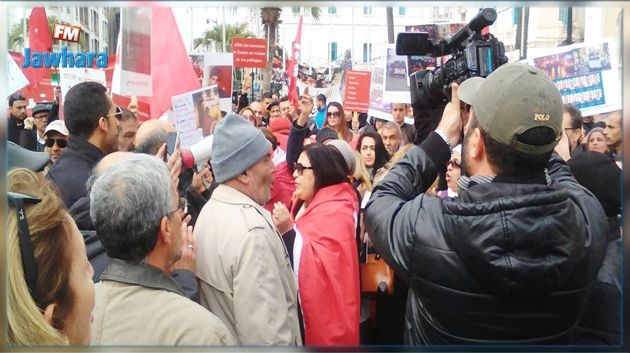 Mouvement de protestation à l'avenue Habib Bourguiba contre le projet de loi sur la réconciliation économique