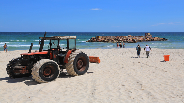 Campagne de propreté à la plage de Boujaâfar