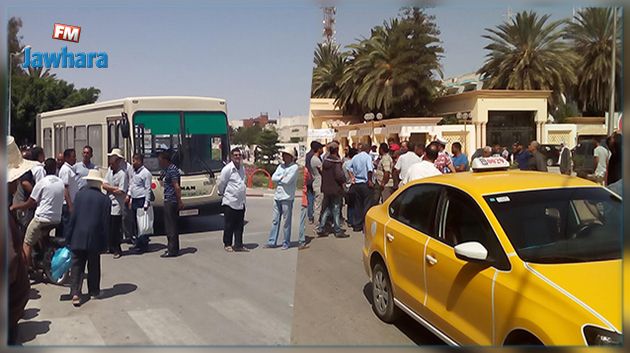 Sidi Bouzid : Des conducteurs de taxis bloquent la route principale