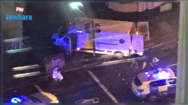 Londres: Un véhicule fonce dans la foule