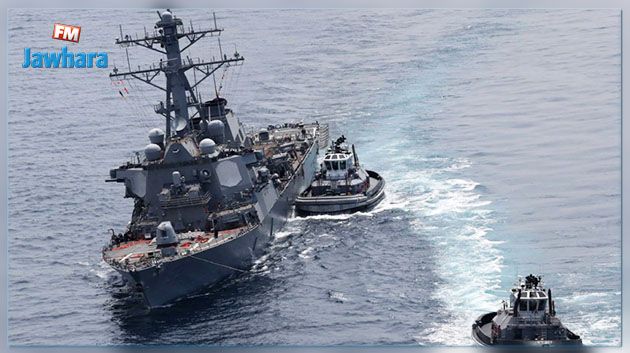 Japon : Un navire de guerre américain percute un porte-conteneurs