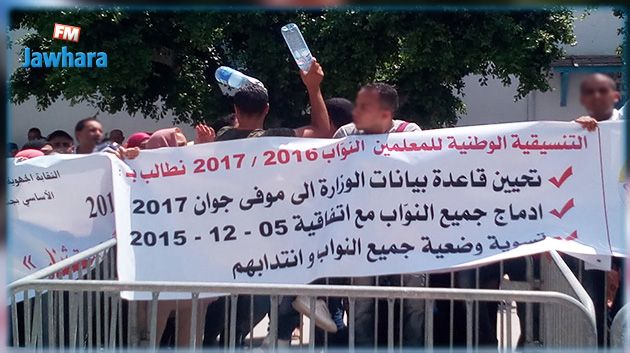 Les enseignants suppléants protestent