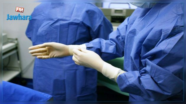 Marseille : Un chirurgien oublie 1 gant et 5 compresses dans le ventre de sa patiente