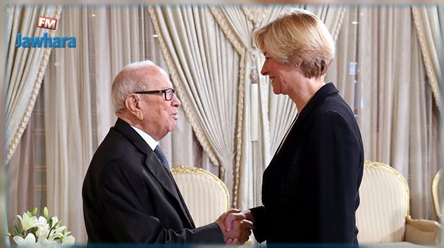 Béji Caïd Essebsi s'entretient avec la ministre italienne de la défense