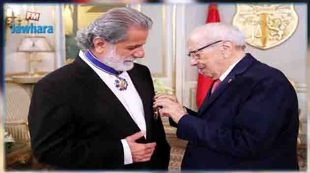 Caïd Essebsi décore Marcel Khalifa des insignes de Grand Officier de l'ordre du mérite national au titre du secteur culturel