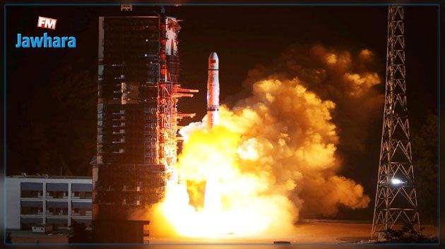 La Chine lance un satellite pour explorer la face cachée de la Lune 