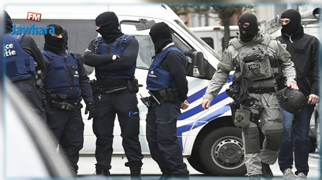 Belgique : un homme tue deux policiers et prend une femme en otage