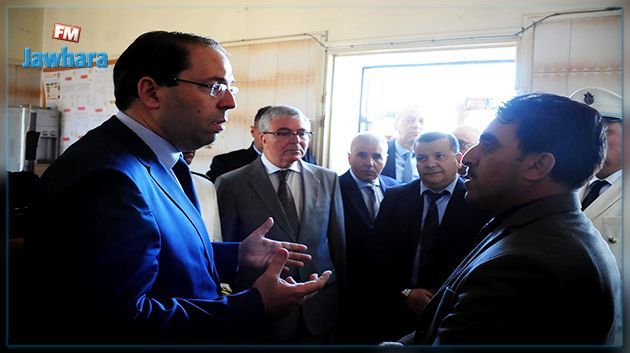 Chahed au chef du district de la sûreté de Kerkennah : Comment 180 personnes ont pu passer ? 