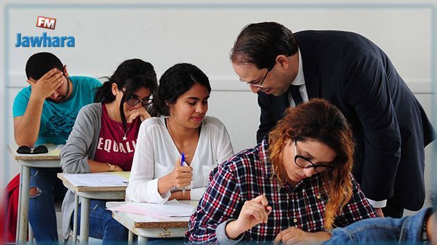 Le chef du Gouvernement et le ministre de l'Education prennent connaissance du déroulement des examens du baccalauréat