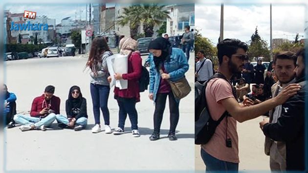 Des étudiants bloquent la route devant l'Université de Sousse