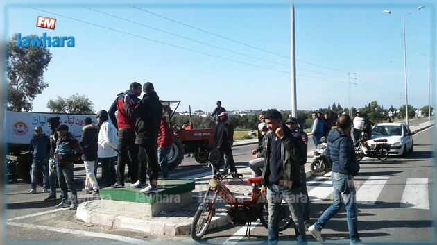 Sidi Bouali : Les employés d'Elbene Industrie bloquent la route nationale n°1