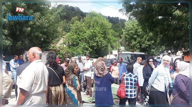 Privés d'eau potable, des habitants bloquent la route entre Jendouba et Tabarka