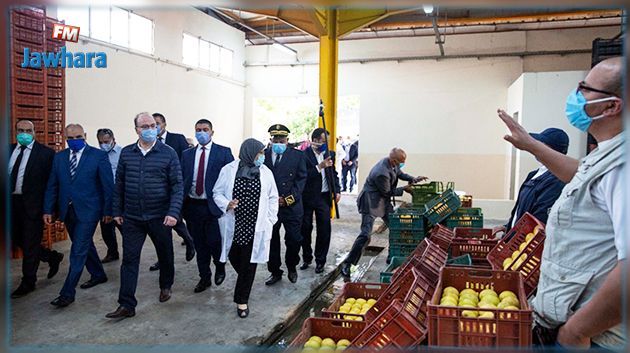 Elyès Fakhfakh en visite d'inspection au marché de gros de Bir El Kassaâ