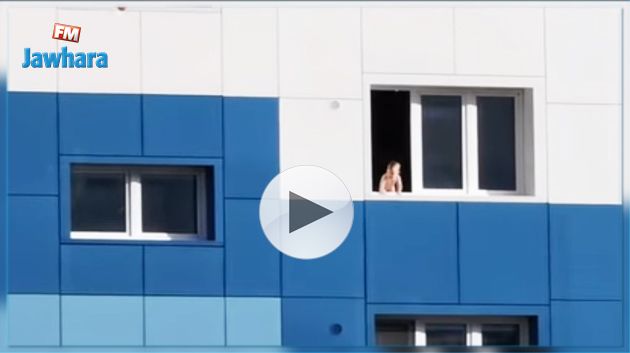 Un bébé sauvé de justesse d’une chute du sixième étage (Vidéo)