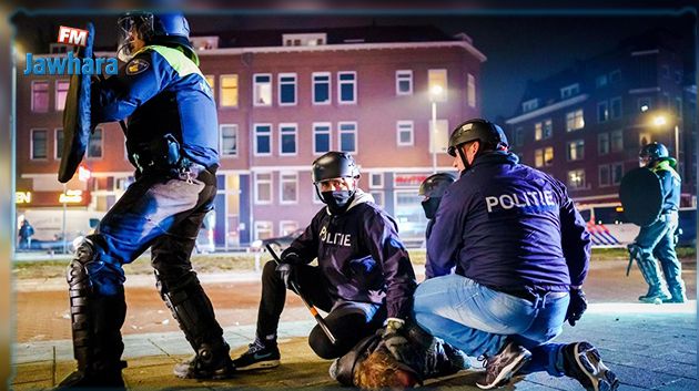 Deuxième nuit d’émeutes aux Pays-Bas après l’imposition d’un couvre-feu