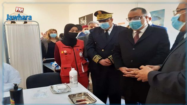 Mechichi appelle les citoyens à s'inscrire sur la plateforme électronique pour bénéficier des vaccins anti covid-19
