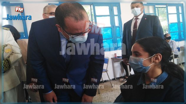 Mechichi assiste au démarrage des épreuves du baccalauréat au Lycée El Farabi à La Manouba