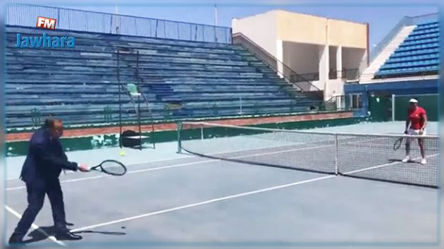 Hichem Mechichi en mode tennisman