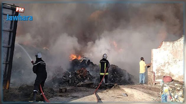 Poursuite de l’incendie dans la zone industrielle de Djebel Oust