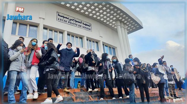 Des élèves du lycée pilote de Sousse protestent 