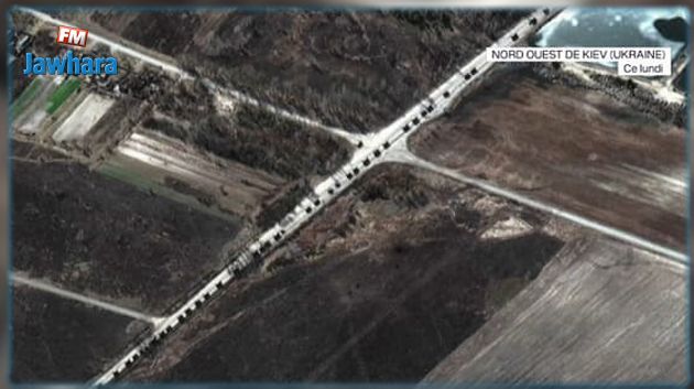Guerre en Ukraine : les images impressionnantes d'un convoi militaire russe de 60 km aux portes de Kiev