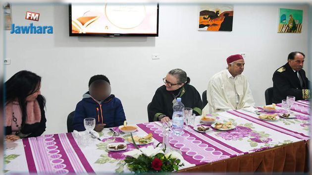 Bouden prend le repas de l’Iftar à la fondation « Sadok Idriss » de soutien aux personnes âgées