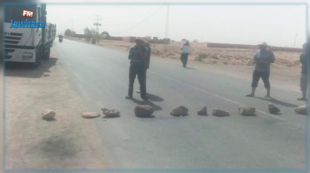 Om Laarayes : Des protestataires bloquent la route 