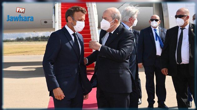 Le président français Emmanuel Macron arrive en Algérie