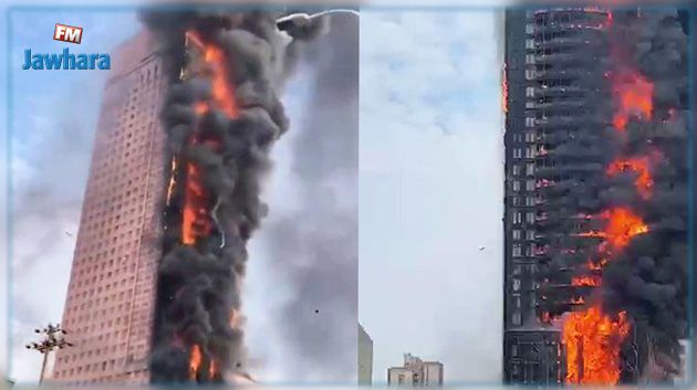 Chine : un violent incendie ravage un gratte-ciel dans le centre du pays