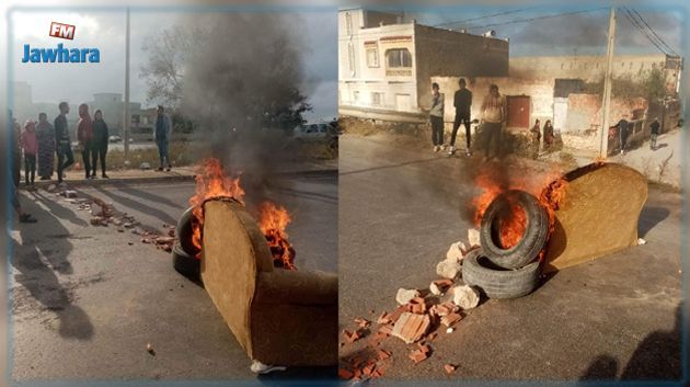 Les habitants de Sidi Abdelhamid protestent et bloquent la route
