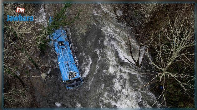 Six morts en Espagne dans l'accident d'un car qui a chuté d'un pont