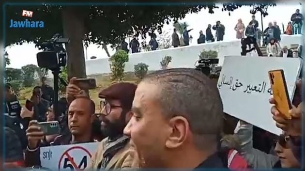 Les journalistes empêchés d'atteindre le siège de la présidence du gouvernement pour protester