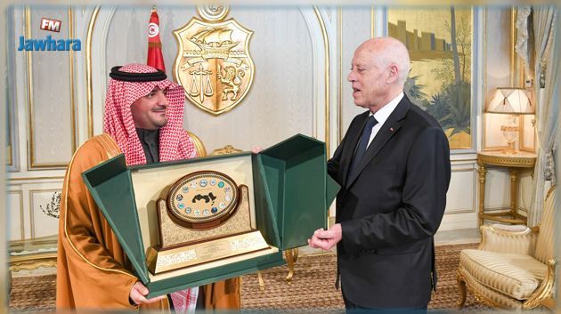 Le président Saïed reçoit l’écusson du Conseil des ministres arabes de l’Intérieur