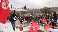 Salut le drapeau tunisien au collège de Lamta avec l'armée nationale
