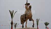 Inauguration de la statue du leader Habib Bourguiba devant le palais présidentiel de Monastir