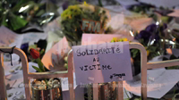 Attentat de Nice: Des bouquets de fleurs en centaines sur la promenade des Anglais