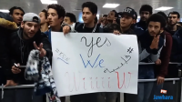 Aéroport Tunis-Carthage: Des centaines de Tunisiens accueillent Rabiî Bouden