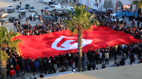 Ksar Hellal : Le drapeau géant exposé devant le siège de la municipalité 