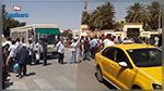 Sidi Bouzid : Des conducteurs de taxis bloquent la route principale