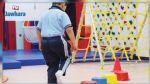 Un garçon autiste renvoyé de l'école des sourds-muets : Sa mère lance un appel de détresse